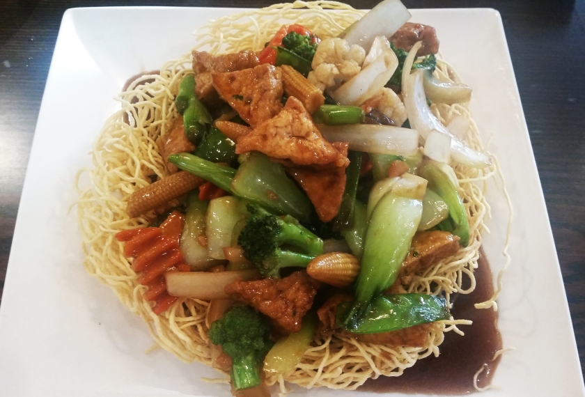 Tofu and mixed veg in a sauce to knock your socks off. Served on a nest of fried noodles.